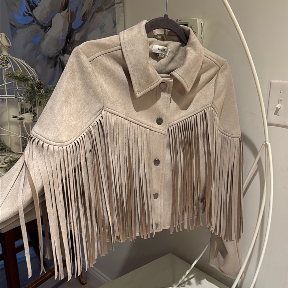 Faded Rose  Faux  Suede cropped  Fringe Jacket  in beige /brand new - Picture 2 of 9